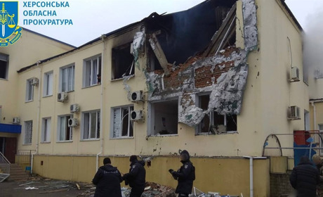 Ворог вчергове обстріляв Херсон, є жертви серед цивільного населення, — прокуратура