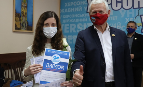 «Кавун.City» зберігає традиції перемоги: наша журналістка виграла заплив у Херсоні на кубок ректора