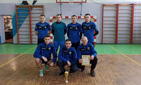 У Вараському районі завершився турнір з футзалу – зібрані кошти передали волонтерам