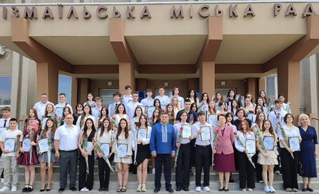 В Ізмаїлі урочисто відзначили найкращих випускників ліцеїв міста