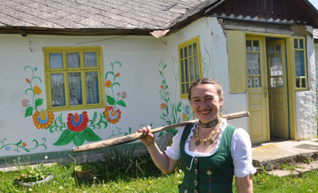 Чортків’янка, що волею долі стала босирянкою, у родинному чоловіковому селі створила етносадибу