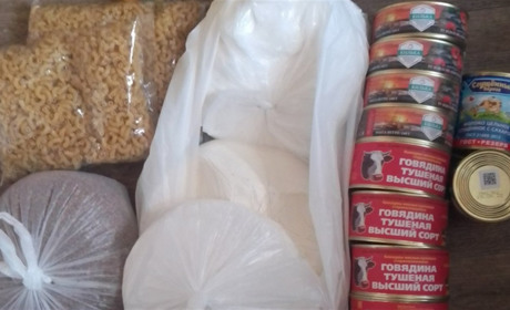 Гуманітарка від росіян: борошно з різним відтінком