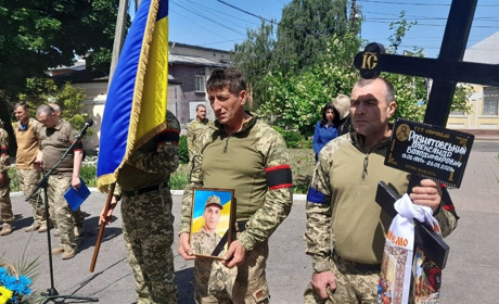 Глухівчани прощаються з військовим Олександром Рознятовським, який загинув на Харківщині