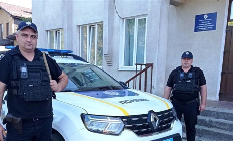На Шепетівщині поліцейські охорони, прибувши за сигналу «Тривога», оперативно затримали хулігана