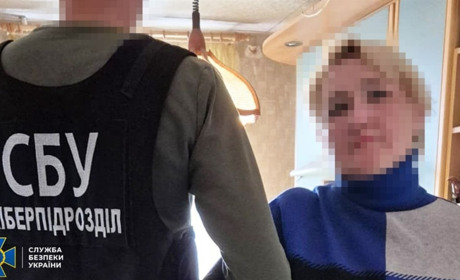 Касирка держбанку в Одесі «зливала» ФСБ дані українських військових — її затримала СБУ