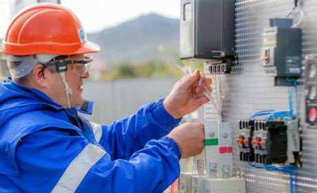 Слюсарі, сторожі, вантажники: кого шукають роботодавці Білопільщини цього тижня