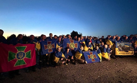 "Синочок Іван вдома!" З російського полону звільнили 90 військових, серед них біляївець