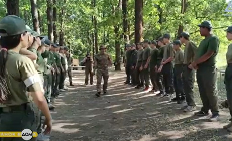Викрадена з Херсонщини дівчина розповіла, як окупанти в Криму готують дітей до війни