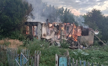 Ворог тричі обстріляв Великобурлуцьку громаду: пошкоджено житлові будинки