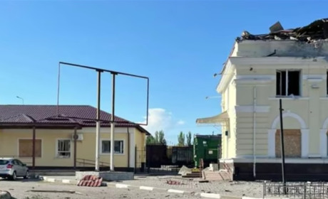 Окупанти вдруге за тиждень вдарили по вокзалу в Херсоні