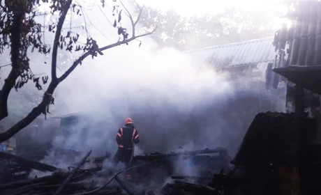 У Рафалівці рятувальники ліквідували пожежу у приватному господарстві