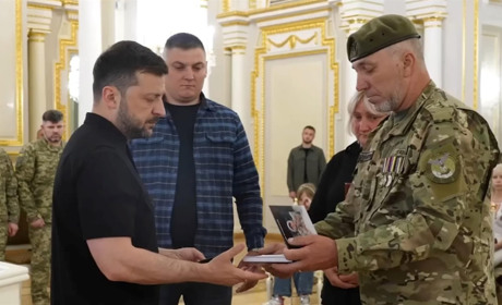 Родині загиблого захисника Геннадія Керничного з Барської громади Президент вручив Зірку Героя