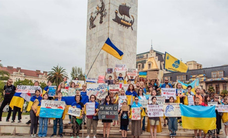 Новокаховчанка підтримує Україну з Батумі