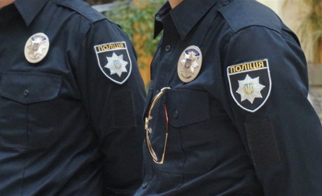 У Вараші п'яна мати, яка утримує малолітню дитину, не пускала в дім поліцейських та соцпрацівників