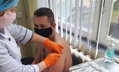 Вакцинувалися від коронавірусу голова Барської міськради та останній голова Барської РДА: оновлено