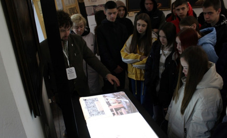 У Старокостянтинові провели лекторій: був ченець-переписувач книг, а ще інтерактивна дошка