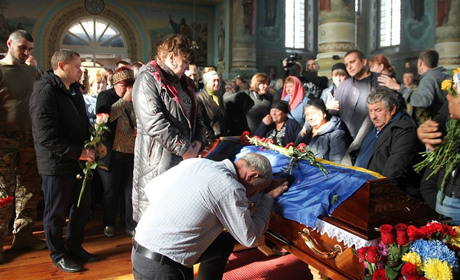Громада Сміли прощалася із захисником Романом Дібрівкою
