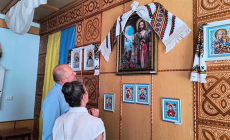На Чортківщині відкрилася виставка: «Українська вишивка – символ незламності і перемоги»