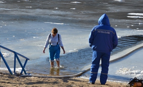 Водохреща наближається: рятувальники розповіли, як южноукраїнцям безпечно пірнати в ополонку