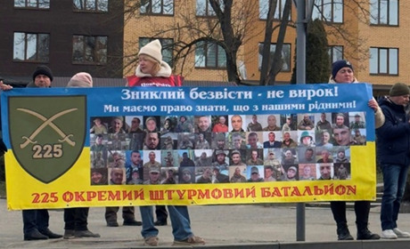 У Славуті відбулася акція в підтримку полонених і зниклих безвісти захисників
