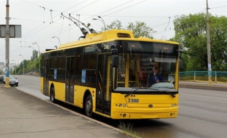 У Херсоні зупинилися всі тролейбуси: загарбники перебили лінії