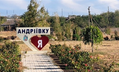 Мешканці прифронтової Андріївки у Волноваському районі розповіли чому не виїздять з села. Відео