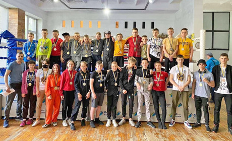 Вараські спортсмени здобули 28 перемог на чемпіонаті з кікбоксингу