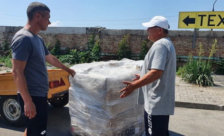Підтримка не лише на полі: Асоціація футболу Донеччин передала допомогу спортсменам