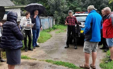 На Шепетівщині агрофірма розпилила пестициди майже впритул до будинків