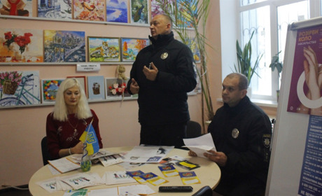 Підопічним Попаснянського центру надання соціальних послуг розповіли про види насильства
