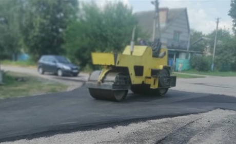 У Пристромах Студениківської громади активно асфальтують дороги