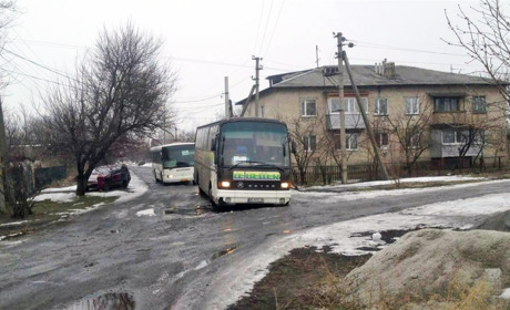 Жителі вулиці Партизанська перекрили дорогу шахтарським автобусам