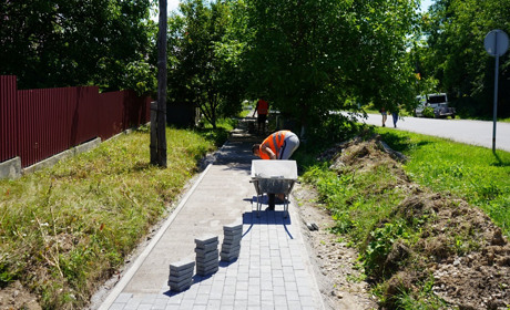 Майже два кілометри: від перехрестя з вул. Подільська до перехрестя з вул. Озерна буде новий тротуар