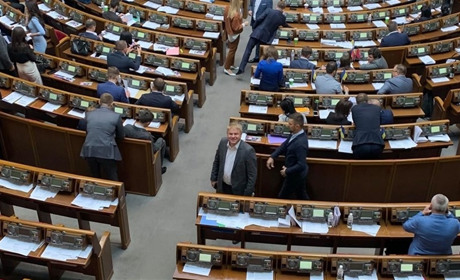 Перший місяць у Раді: що робив нардеп Віктор М'ялик у парламенті, в окрузі, кого взяв у помічники