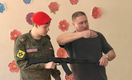 Росіяни в окупованій частині Херсонщини готують школярів до здачі нормативів зі збирання зброї