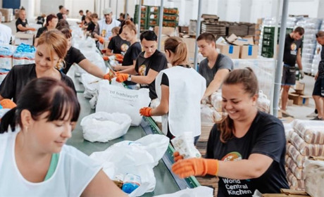 В Умані запустили фабрику продуктових наборів World Central Kitchen: як отримати продукти