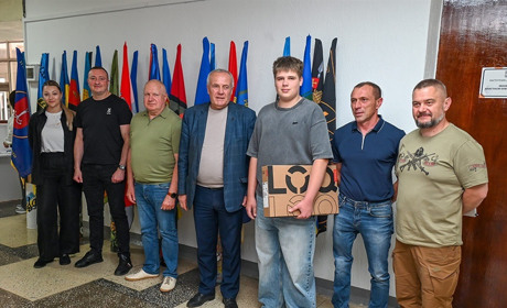 Для нових розробок на користь ЗСУ: Ярославу Радому передали сучасний ноутбук