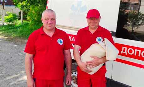 Медики Куп’янської екстренки приймали пологи просто в автомобілі
