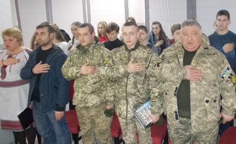 У центральній бібліотеці імені Тараса Шевченка віддали данину добровольцям – патріотам України