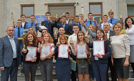  «Студентським Оскаром», грамотами та солодкими подарунками вітали студентів Жмеринки