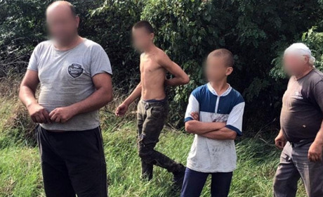 У Волноваському районі затримали родину “чорних” лісорубів 