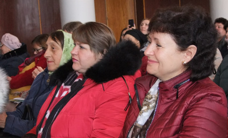 Соціальних працівників Кагарличчини привітали зі святом та подарували їм святковий концерт