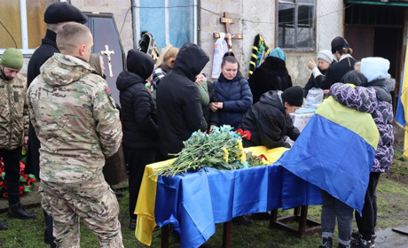 На щиті: у Катеринівці провели у засвіти молодого солдата Гречко Івана (ВІДЕО)