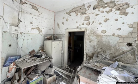 Зранку окупанти обстріляли один із медзакладів Херсона, є поранені