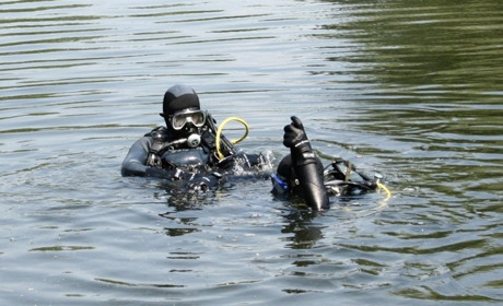 Водолази підняли з річки Горинь тіло чоловіка