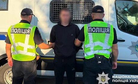 У Славуті поліцейські оголосили підозру рецидивісту, який зґвалтував місцеву жительку