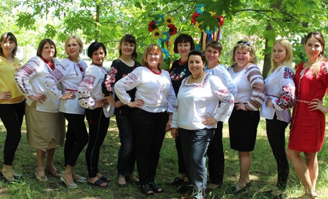 Мелитополь – не Львов, но в праздник также одет в вышиванки