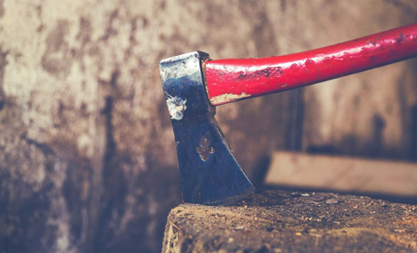 У селі Іванчі п'яний чоловік зарубав сокирою односельця