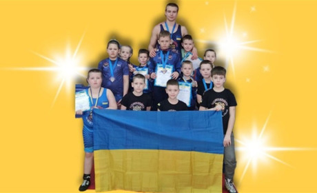Десять медалей здобули у Вознесенську южноукраїнські борці: усі результати
