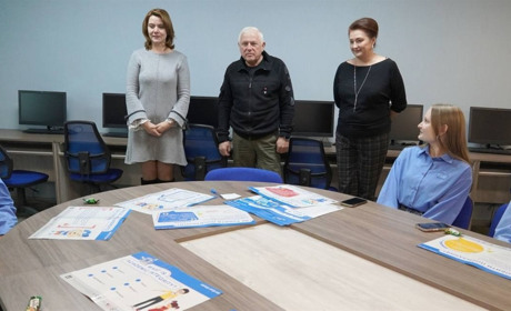 В Шосткинській гімназії завдяки підтримці Франції створять хімічну лабораторію "Я досліджую світ"